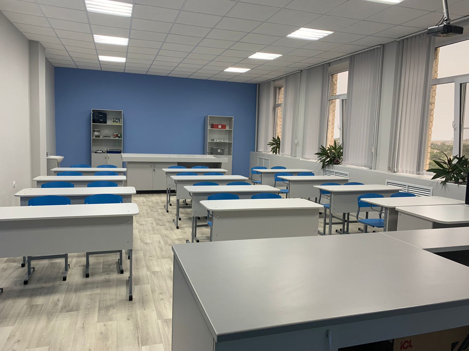 Изображения кабинета физики.